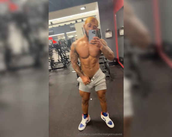 Gee Suaves aka therealgeesuavee - 11-15-2024 OnlyFans Video - somebody in need of a personal trainer