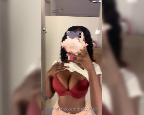 Lyra Amorr aka babylyraxxx - 12-07-2021 OnlyFans Video - Should I masturbate in the change room next time