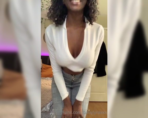 Lyra Amorr aka babylyraxxx - 12-11-2021 OnlyFans Video - Bouncing my boobies out of my shirt