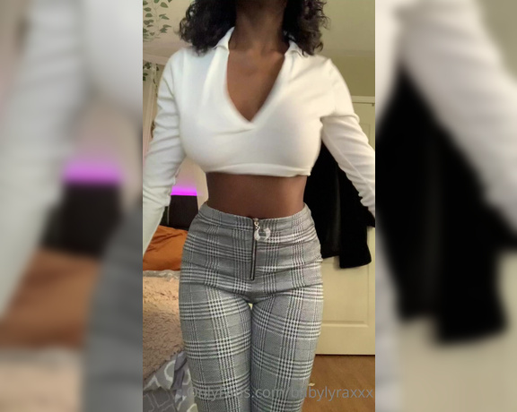 Lyra Amorr aka babylyraxxx - 12-11-2021 OnlyFans Video - Bouncing my boobies out of my shirt