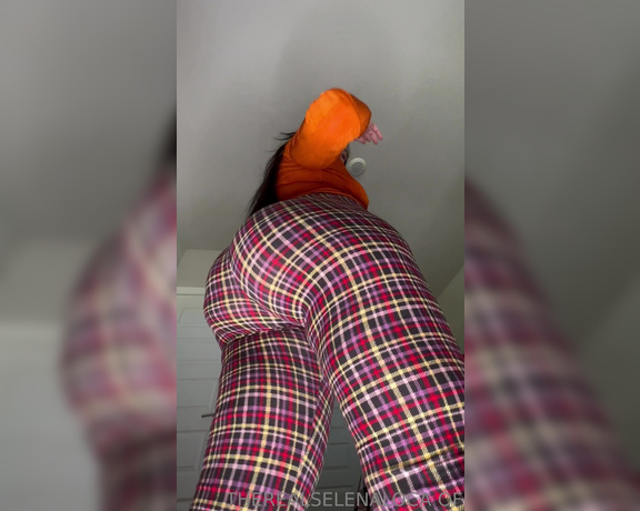 Selena Loca aka therealselenaloca - 11-30-2022 OnlyFans Video - I held these farts all day just to save them for you Now Im super