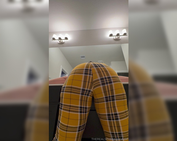 Selena Loca aka therealselenaloca - 01-09-2024 OnlyFans Video - Legging farts as requested by many    Wanna see more compilations Tip so mami