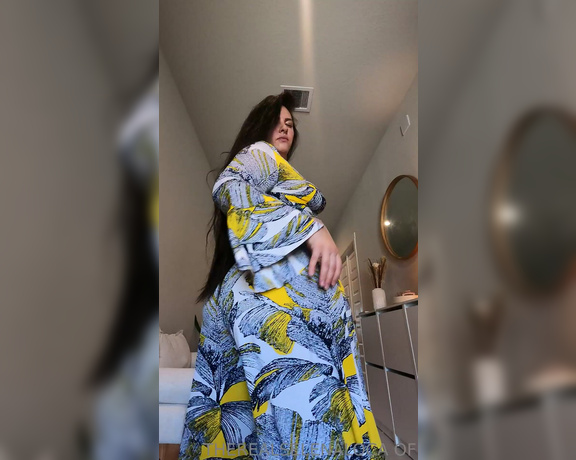 Selena Loca aka therealselenaloca - 06-10-2023 OnlyFans Video - So now that weve established that you love sucking these farts, hand me your wallet so