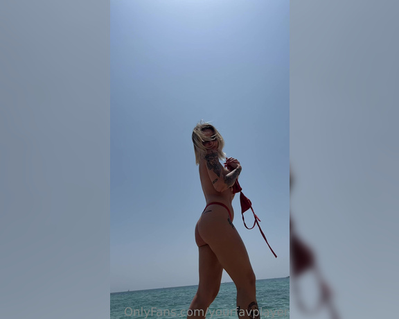 Daniela aka yourfavplayer - 06-30-2023 OnlyFans Video - Whats your favourite season