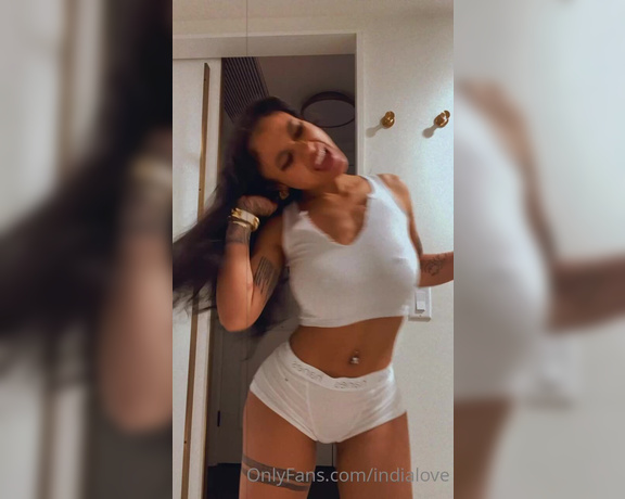 India Love aka indialove - 08-14-2022 OnlyFans Video - lemme grab the mic