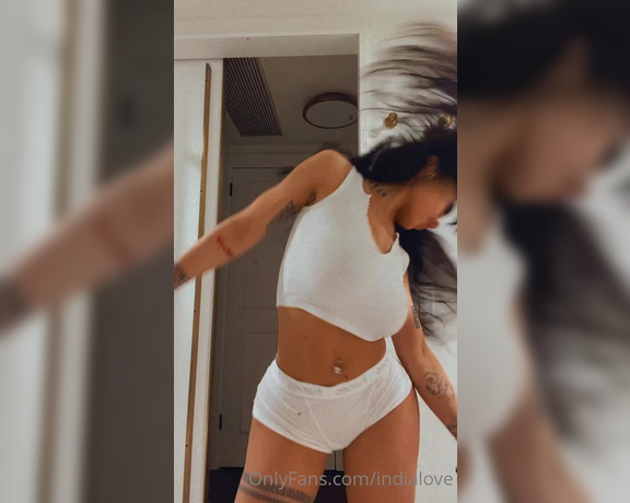 India Love aka indialove - 08-14-2022 OnlyFans Video - lemme grab the mic