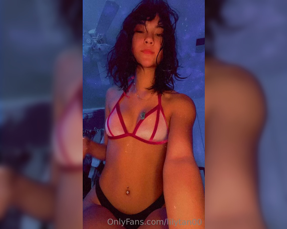 Lily Tan aka lilytan00 - 01-22-2023 OnlyFans Video - How do i look out the shower sweethearts