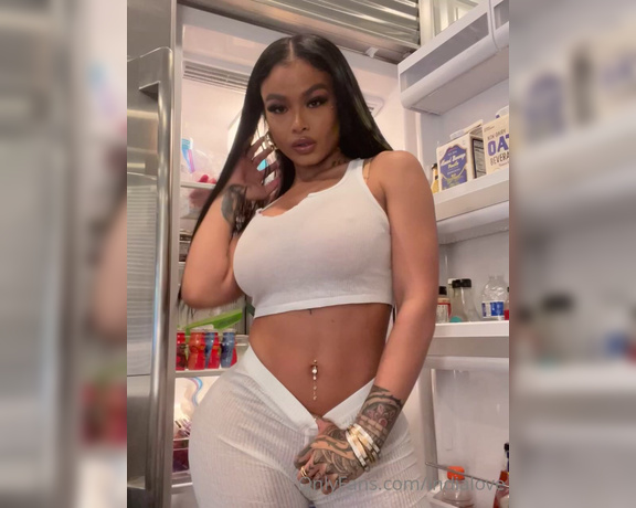 India Love aka indialove - 10-27-2022 OnlyFans Video - u eat today found this juicy RUMP ready for a reheat after what u ate up