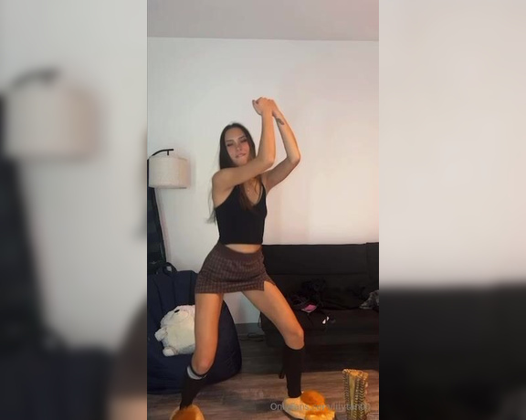 Lily Tan aka lilytan00 - 11-18-2024 OnlyFans Video - Cant help but go with the dance trend lol