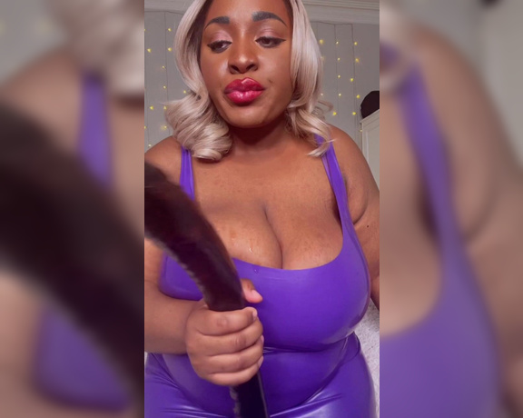 Annálise Moretti aka girluncensorednoppv - 08-08-2022 OnlyFans Video - Playtime In My Purple Latex Dress