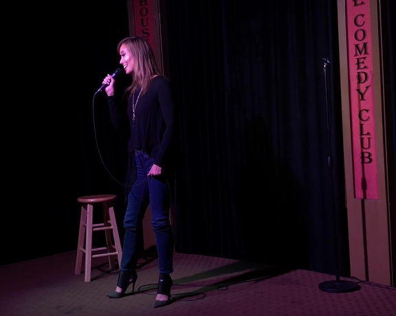 Christy Love aka clca69 - 08-19-2018 OnlyFans Video - First time doing stand up comedy at an open mic