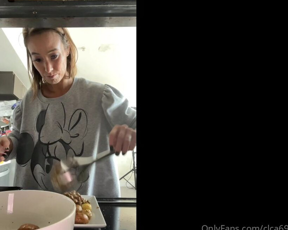 Christy Love aka clca69 - 12-20-2022 OnlyFans Video - Cooking with Christy Love_uhur