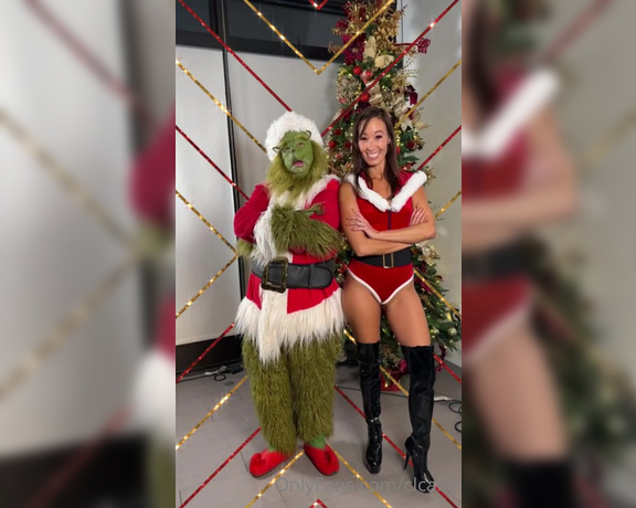 Christy Love aka clca69 - 12-24-2022 OnlyFans Video - Had to have my fun with the grinch before Santa comes back from the long month