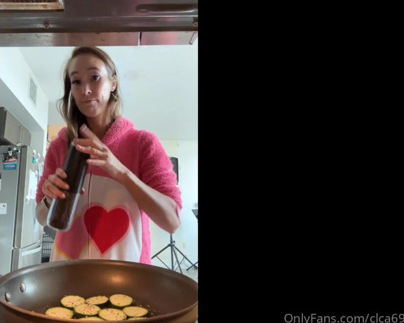 Christy Love aka clca69 - 05-16-2023 OnlyFans Video - Cooking with Christy_ zucchini pizza