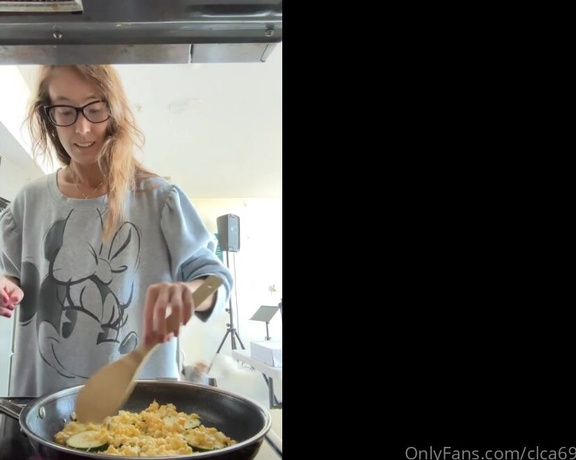 Christy Love aka clca69 - 09-19-2023 OnlyFans Video - Cooking with Christy Vegan pizza