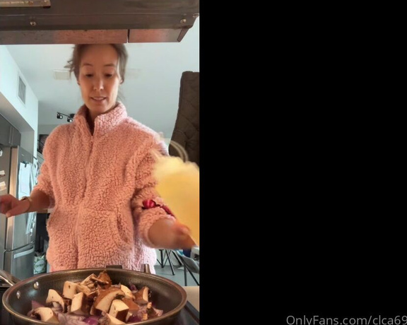 Christy Love aka clca69 - 04-02-2024 OnlyFans Video - Cooking with Christy _ Portobello Mushroom Tacos