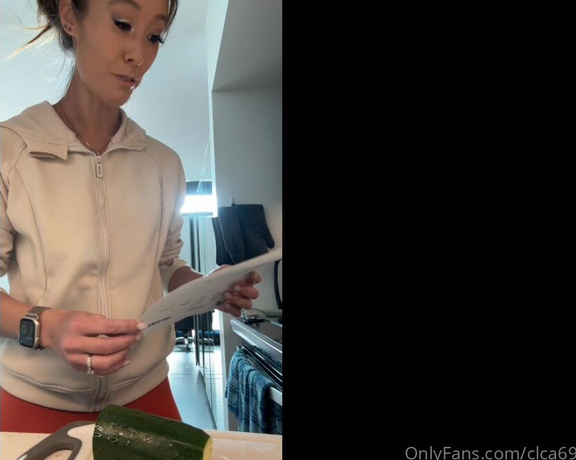 Christy Love aka clca69 - 03-09-2024 OnlyFans Video - Cooking with Christy Zucchini mushroom falafel bowl