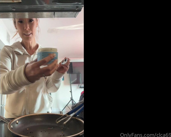 Christy Love aka clca69 - 03-09-2024 OnlyFans Video - Cooking with Christy Zucchini mushroom falafel bowl