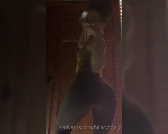 Hillary L. aka hillaryfans - 05-07-2020 OnlyFans Video - Chill  at my room_4hka