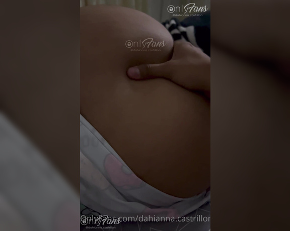 Dahianna Castrillon aka dahianna.castrillon - 04-03-2022 OnlyFans Video - Me encanta que me toquen antes de dormir para tener unos sueños ricos y mojados En