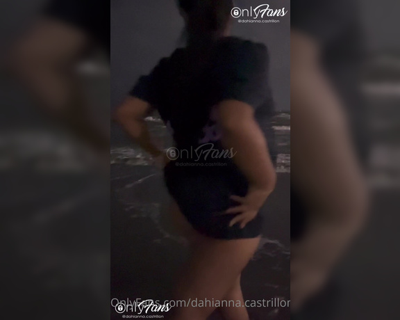 Dahianna Castrillon aka dahianna.castrillon - 04-08-2023 OnlyFans Video - Que rica la playa   The beach is so delicious