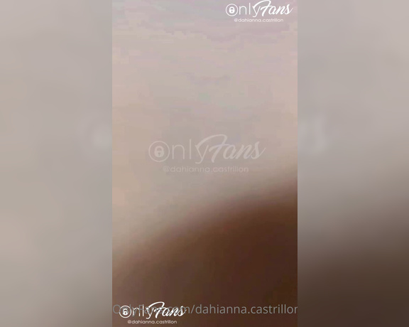 Dahianna Castrillon aka dahianna.castrillon - 08-16-2022 OnlyFans Video - Me gustaría que me dijeran porque les gusta mi culo  El mejor comentario le mando