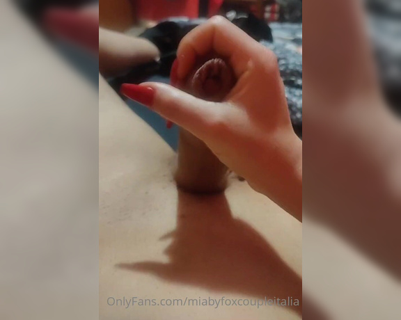 Mia by FoxCoupleItalia aka miabyfoxcoupleitalia - 12-27-2021 OnlyFans Video - Immaginate Stamattina ripartire la Settimana così dopo le Feste Passate  Come Andrà secondo Voi