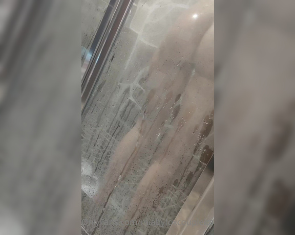 Mia by FoxCoupleItalia aka miabyfoxcoupleitalia - 09-20-2022 OnlyFans Video - Doccia Notturna  Night Shower