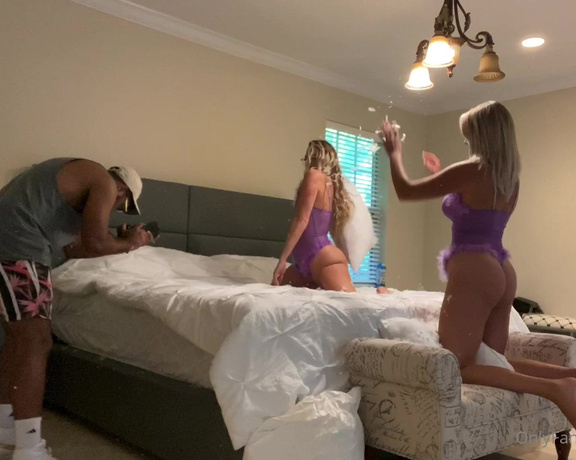 Xeeleigh - Uncensored behind the scenes pillow fight set with my cousin @thatboostedchick w Mw (31.08.2020)