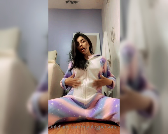 MyBlogPersonal aka myblogpersonal - 04-28-2021 OnlyFans Video - Me encanta mi pijama