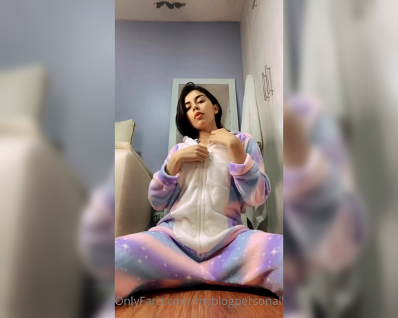 MyBlogPersonal aka myblogpersonal - 04-28-2021 OnlyFans Video - Me encanta mi pijama