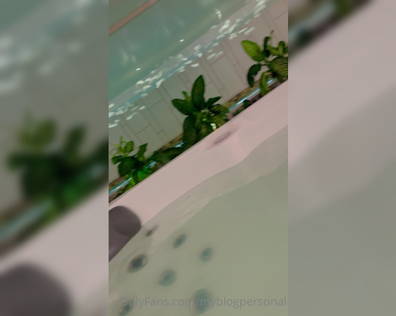 MyBlogPersonal aka myblogpersonal - 02-17-2023 OnlyFans Video - Noche en piscina pública Estoy loca