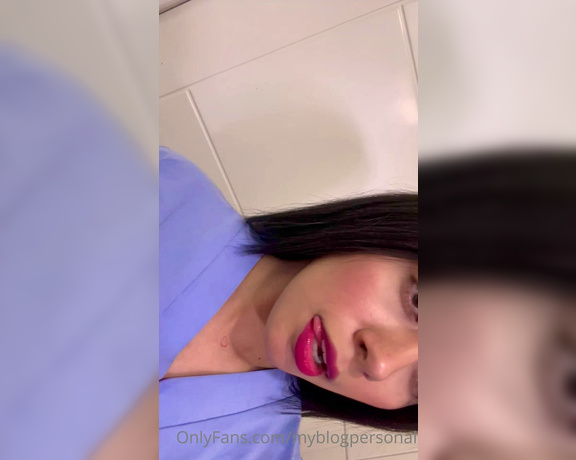 MyBlogPersonal aka myblogpersonal - 06-22-2023 OnlyFans Video - Hoy usaré el uniforme azul para la universidad