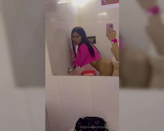 MyBlogPersonal aka myblogpersonal - 04-28-2024 OnlyFans Video - Me habían preguntado mucho por esto  En el baño de una discoteca en Medellin