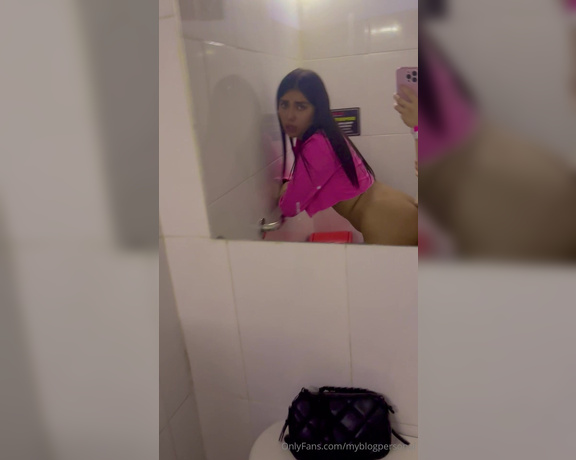 MyBlogPersonal aka myblogpersonal - 04-28-2024 OnlyFans Video - Me habían preguntado mucho por esto  En el baño de una discoteca en Medellin