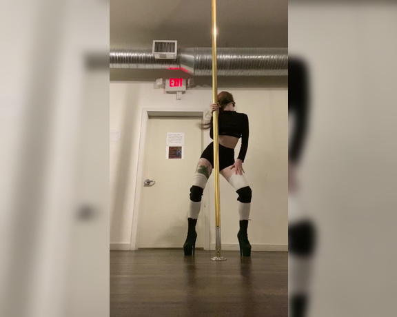 GoAskAlex aka goaskalex - 11-03-2020 OnlyFans Video - Dance classes are going ok