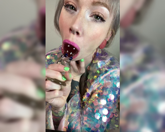 GoAskAlex aka goaskalex - 01-16-2021 OnlyFans Video - If you want to see me fuck myself with this glass toy, check your inbox