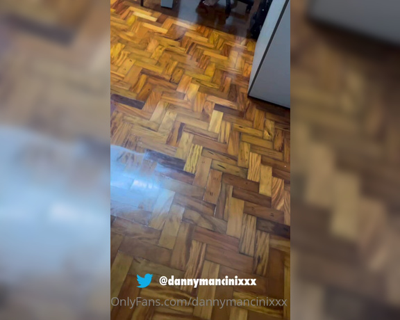 Danny Mancini aka dannymancinixxx - 01-19-2023 OnlyFans Video - Eu adoro transar em escritório e um tesão junto com adrenalina e mistério rs  Me