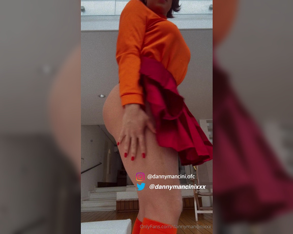 Danny Mancini aka dannymancinixxx - 09-07-2023 OnlyFans Video - Hoje eu fiz meu primeiro cosplay  Velma em ação de um jeitinho que você nunca