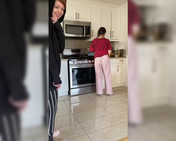 GoAskAlex aka goaskalex - 02-20-2022 OnlyFans Video - OMG so we finally put together the pantsing footage from our getaway weekend, and the results