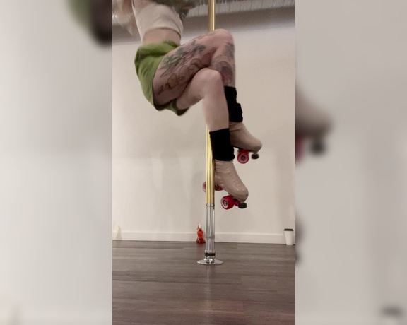 GoAskAlex aka goaskalex - 10-14-2022 OnlyFans Video - I tried roller pole What do you think  should I do it again