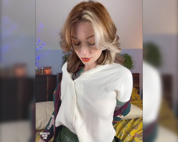 GoAskAlex aka goaskalex - 12-01-2022 OnlyFans Video - I think this sweater is my new favourite thing that I own Anyways