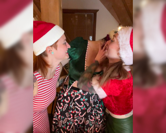 GoAskAlex aka goaskalex - 12-07-2022 OnlyFans Video - A very cute holiday moment with natie and heyitsfionamae