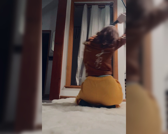 GoAskAlex aka goaskalex - 04-23-2023 OnlyFans Video - I said I was going to post a daily stretch and then I posted ONE and