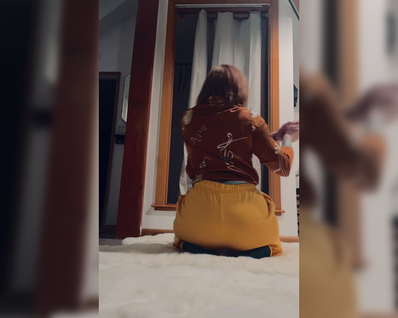 GoAskAlex aka goaskalex - 04-23-2023 OnlyFans Video - I said I was going to post a daily stretch and then I posted ONE and