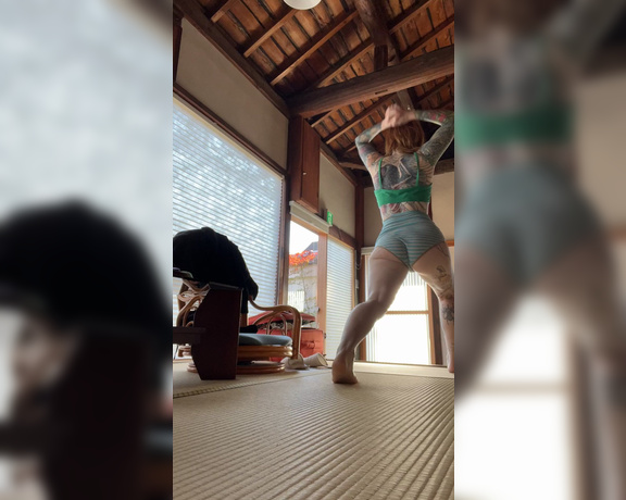 GoAskAlex aka goaskalex - 12-06-2023 OnlyFans Video - More yoga I have been sore and run down from all of the travelling weve been