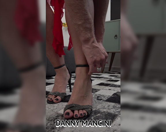 Danny Mancini aka dannymancinixxx - 08-20-2024 OnlyFans Video - Eu sei que muitos de vcs não gostam de conteúdo de pezinho rs, mas eu gosto