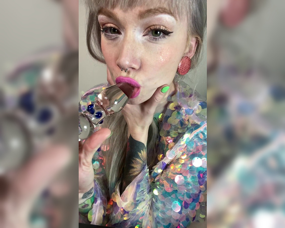 GoAskAlex aka goaskalex - 08-26-2023 OnlyFans Video - Be careful of your teeth when you lick and suck a glass dildo  Dont worry,