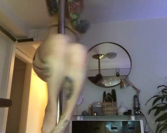 GoAskAlex aka goaskalex - 07-11-2019 OnlyFans Video - Im a natural at pole dancing