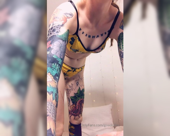 GoAskAlex aka goaskalex - 08-06-2019 OnlyFans Video - My matching bumblebee lingerie set is one of my favourites